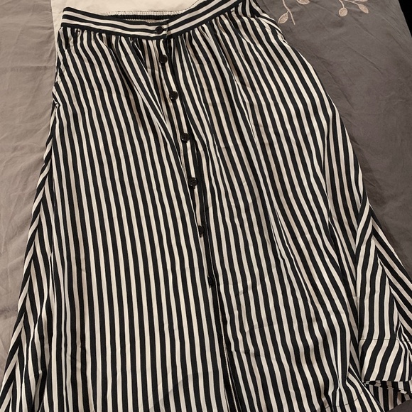 H&M Midi Skirt - Picture 1 of 4